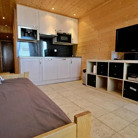 Apartment Pour 4 Personnes, 3* Au Pied Des Pistes A 1750 - Fr-1-549-22 *