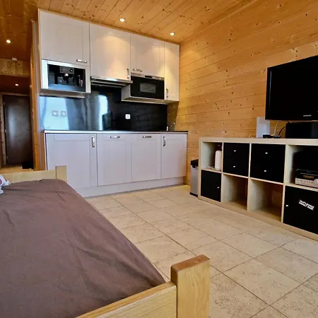 Pour 4 Personnes, 3* Au Pied Des Pistes A 1750 - Fr-1-549-22 *